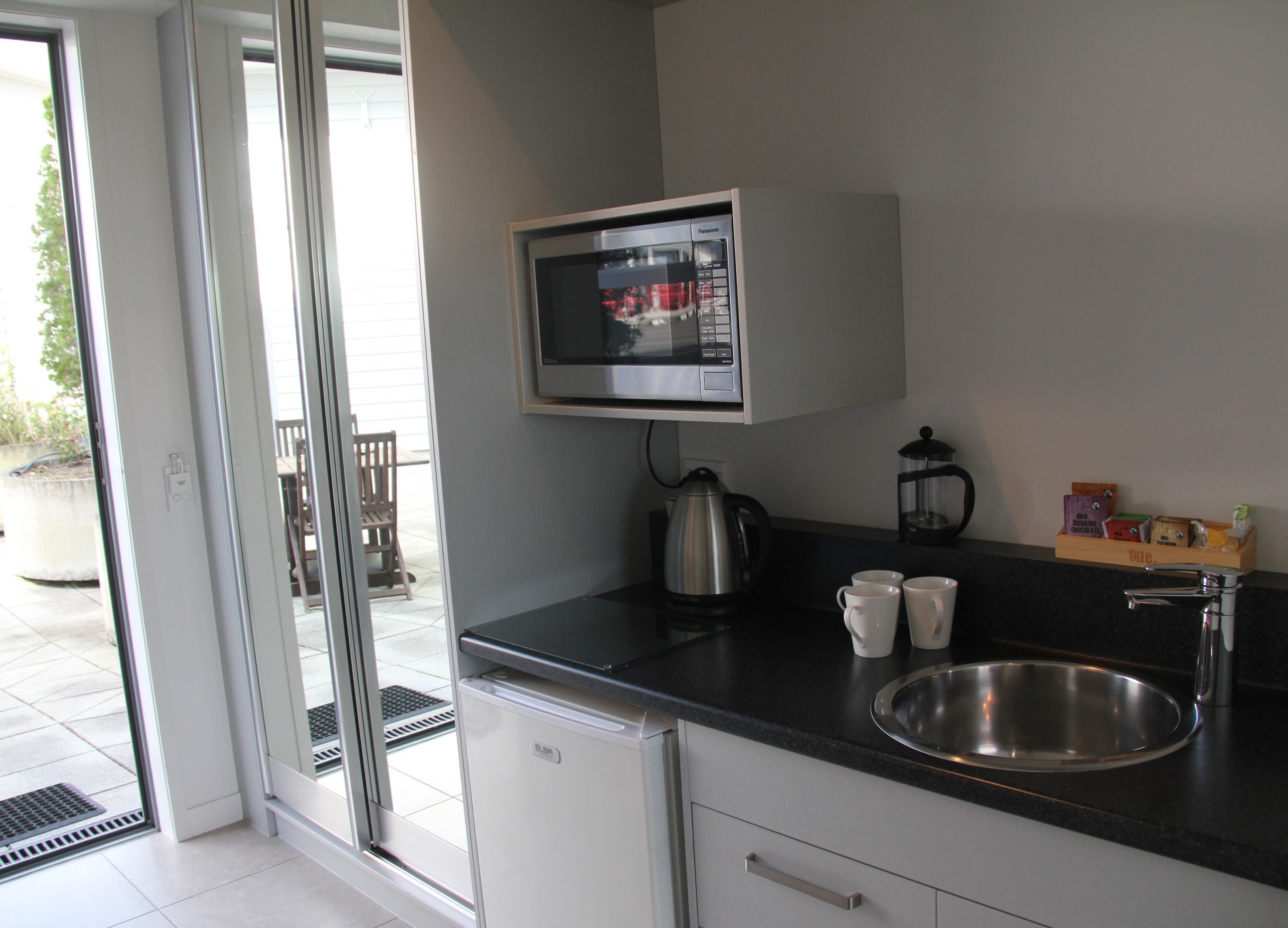 Twin Studio | Private kitchenette | Microwave, coffee/tea maker, electric kettle, toaster