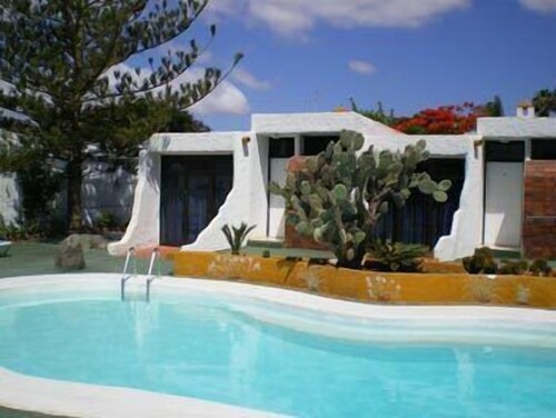 Bungalows Tenesoya - Caters to Gay Men