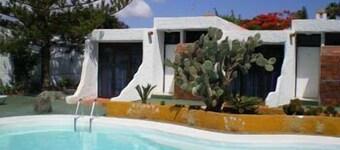 Bungalows Tenesoya - Caters to Gay Men