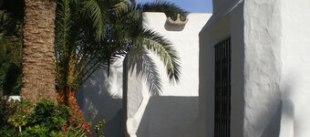 Bungalows Tenesoya - Caters to Gay Men