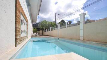 Outdoor pool, pool umbrellas, sun loungers