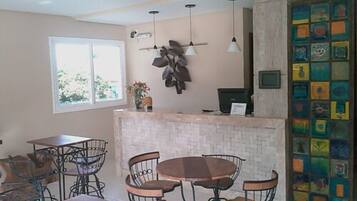 Café da manhã continental todos os dias mediante uma taxa