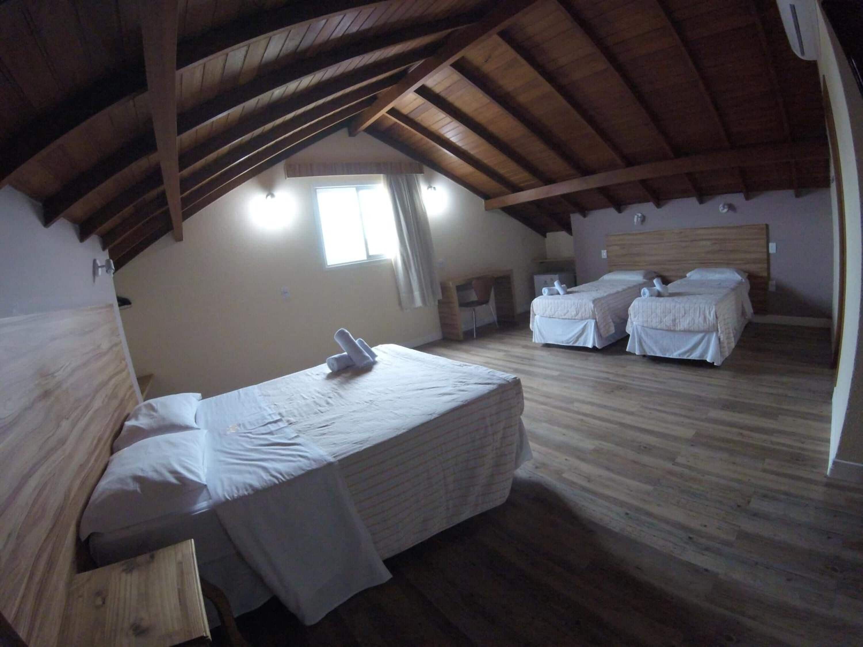 1 bedroom, hypo-allergenic bedding, minibar, desk