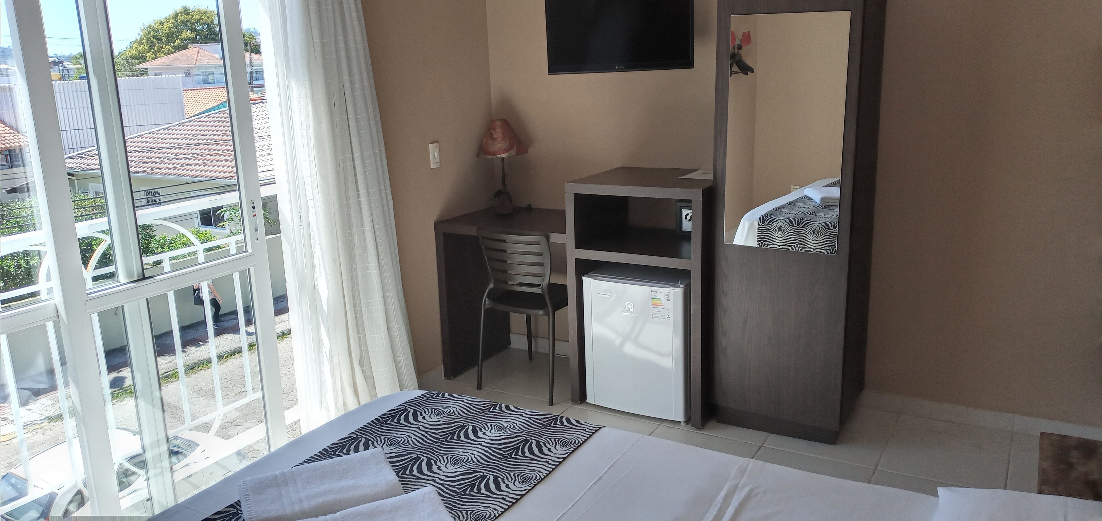 premium suite (double or twin room) | 1 bedroom, hypo-allergenic bedding, minibar, desk
