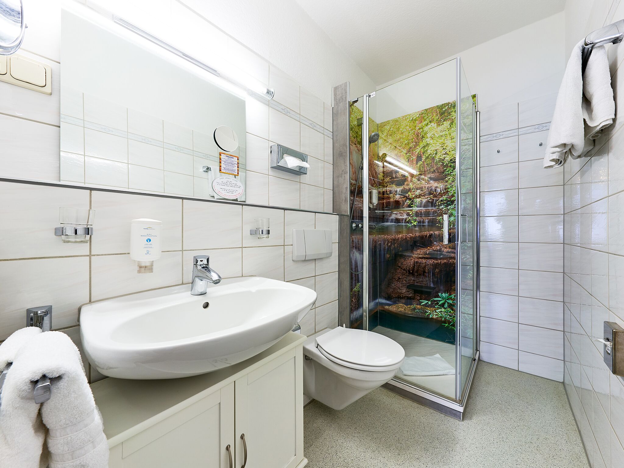 junior suite, 1 bedroom | bathroom | shower, free toiletries, hair dryer, towels