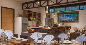 包含每日自助早餐