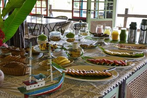 Desayuno bufé gratuito y diario