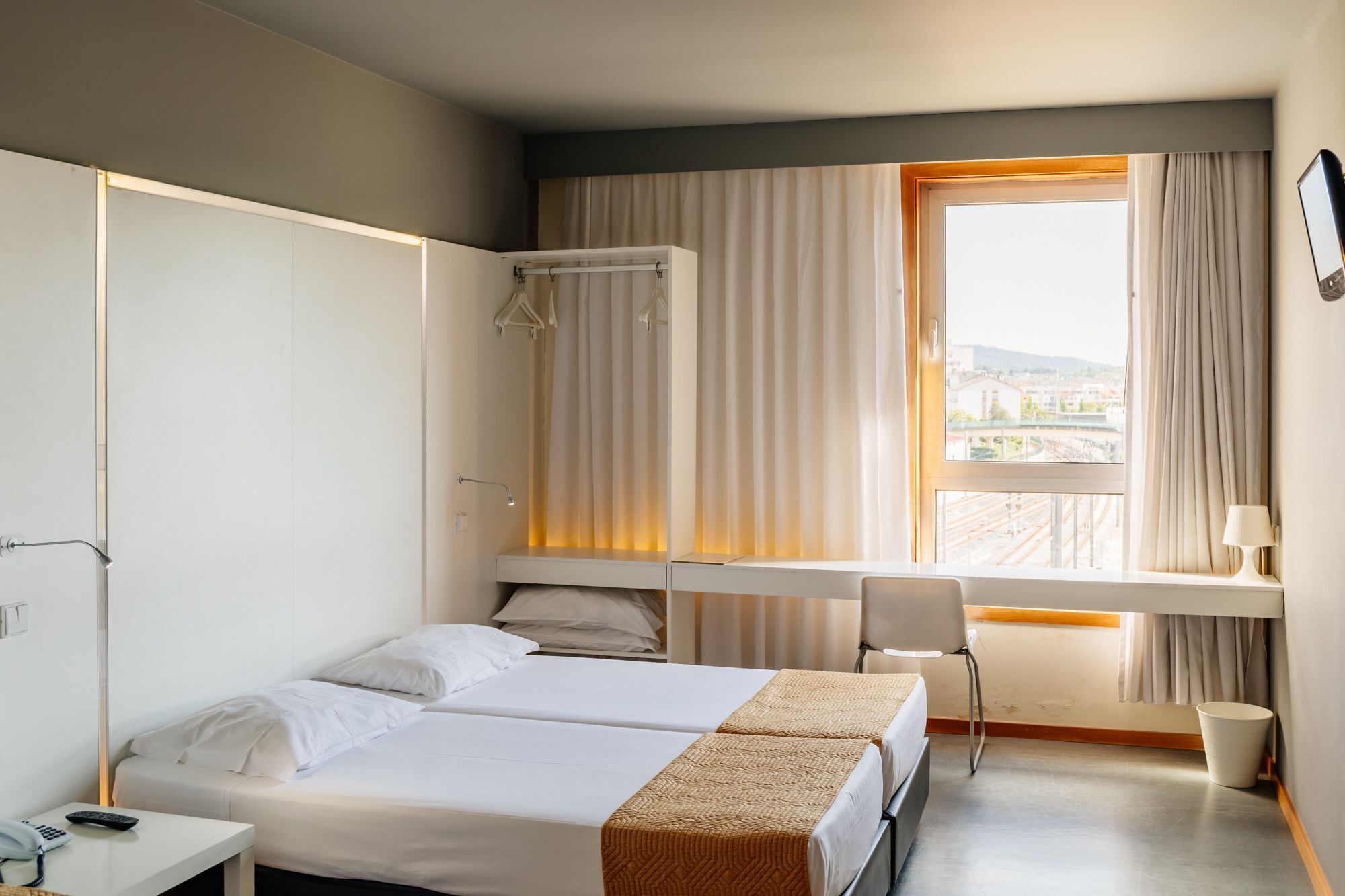 Soundproofing, free WiFi, bed sheets