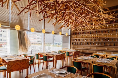 Restaurant. Basic Braga by Axis