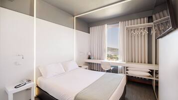 Soundproofing, free WiFi, bed sheets