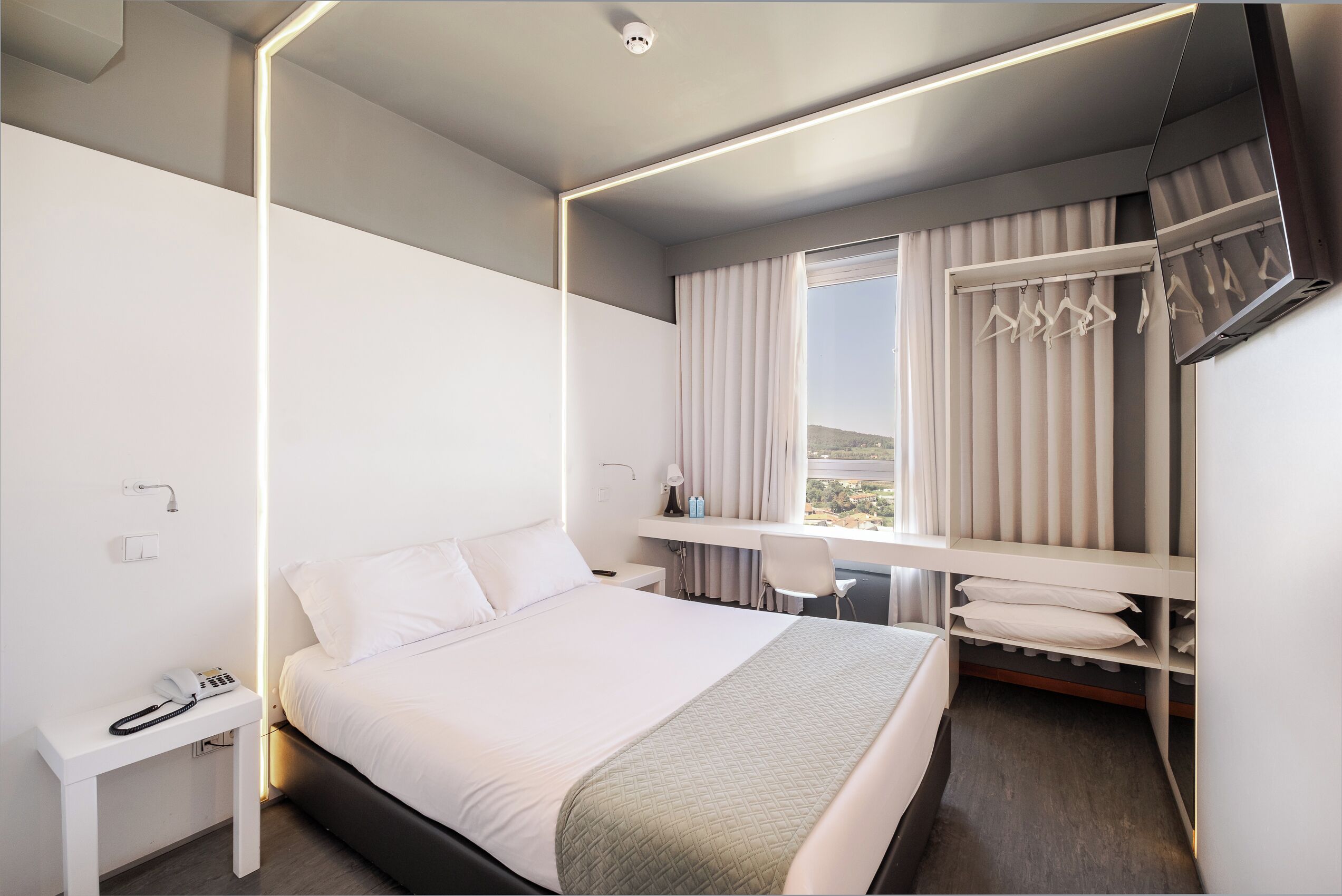 Dobbeltrom – basic | Lydisolert, wi-fi (inkludert) og sengetøy