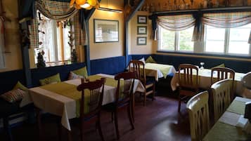 Frühstück, Abendessen, internationale Küche, Blick auf den Garten