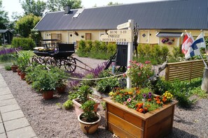 Vista frontal de la propiedad