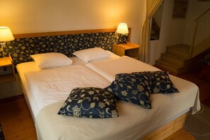 Habitación familiar | Ropa de cama de alta calidad y caja de seguridad en la habitación