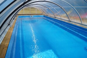 Outdoor pool, pool loungers - Hotel Drei Jahreszeiten (Kopingsvik)