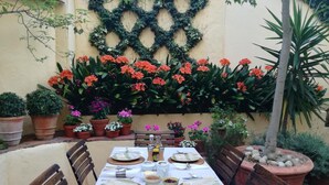 Restaurant - Liberty Lodge (Cape Town)