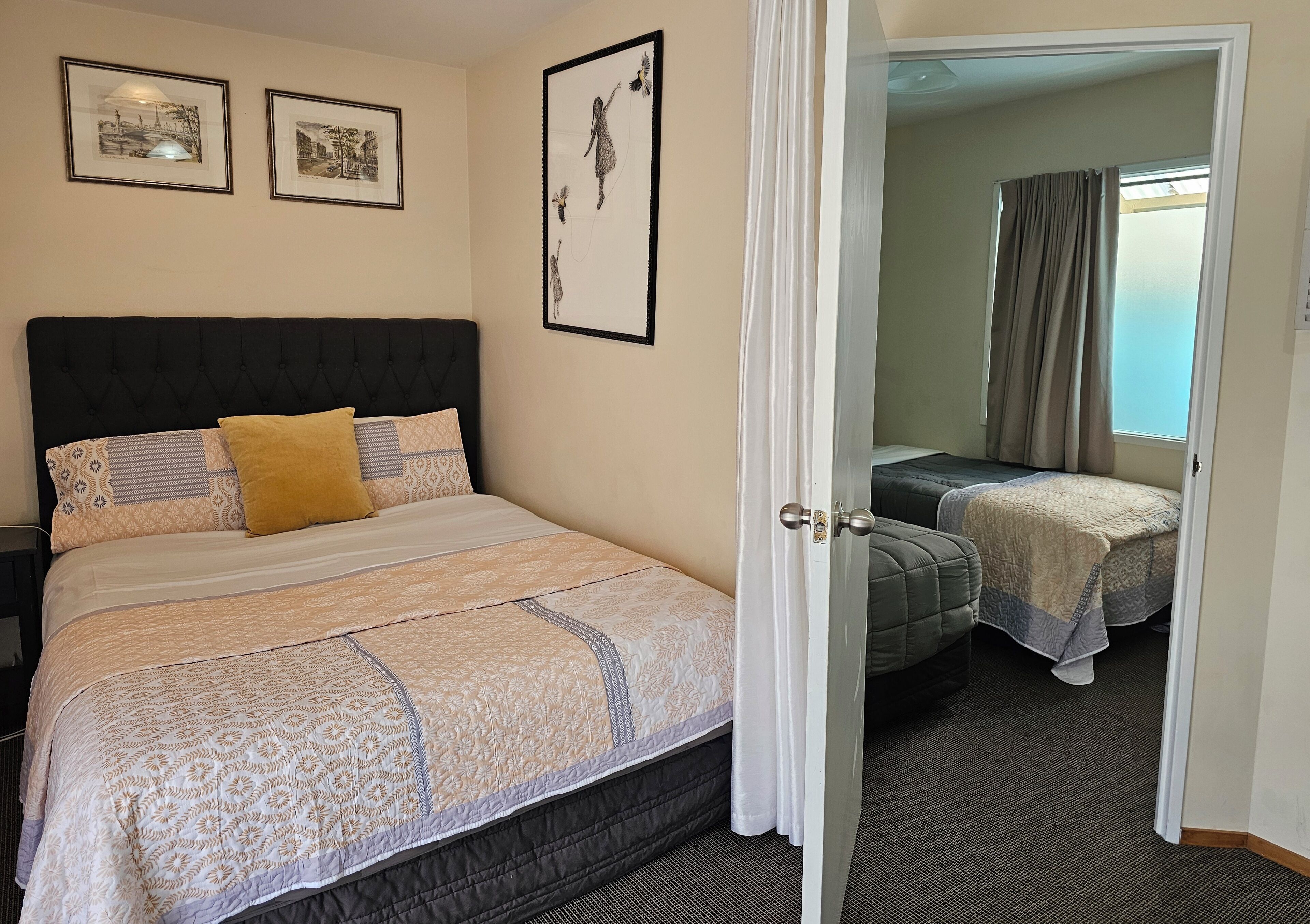 family room with free netflix | 1 bedroom, individually decorated, individually furnished, soundproofing