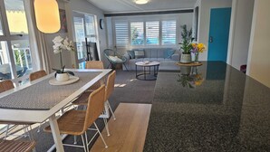 Deluxe Apartment, Partial Ocean View - Albert Number 6 Motel (Whitianga)