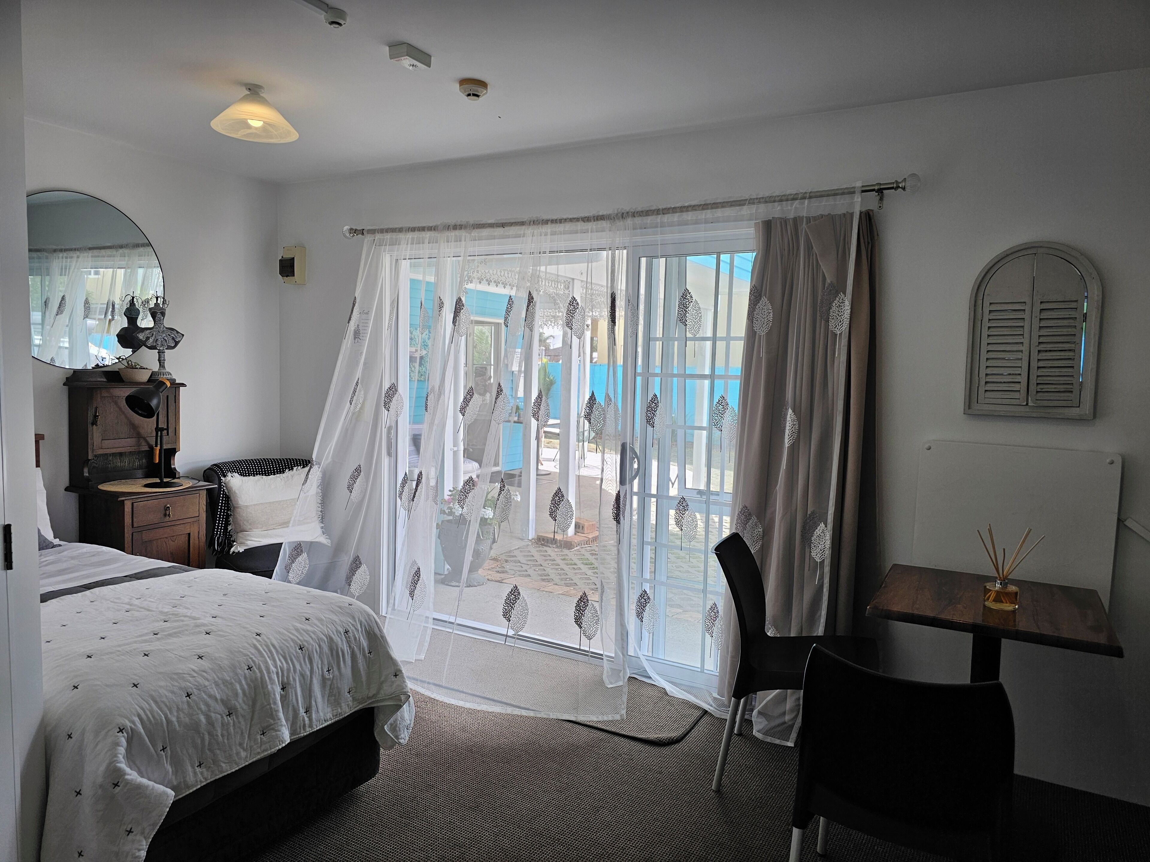 Deluxe Twin Room with Free Netflix | Individually decorated, individually furnished, soundproofing