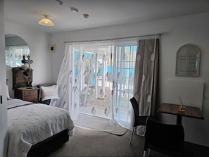 Deluxe Twin Room with Free Netflix - Albert Number 6 Motel (Whitianga)