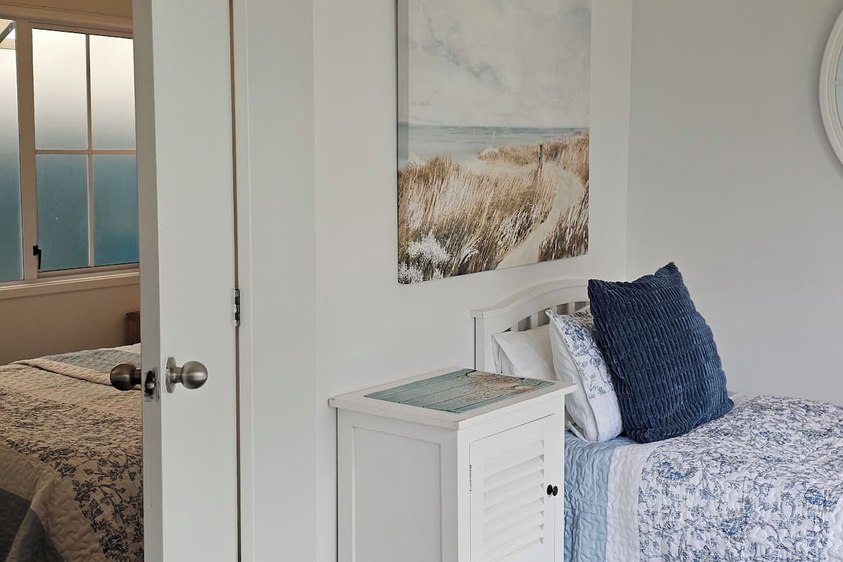 Deluxe Twin Room with Free Netflix | Extra beds