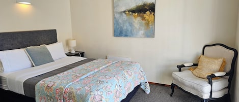 Queen Room with Free Netflix | Individually decorated, individually furnished, soundproofing