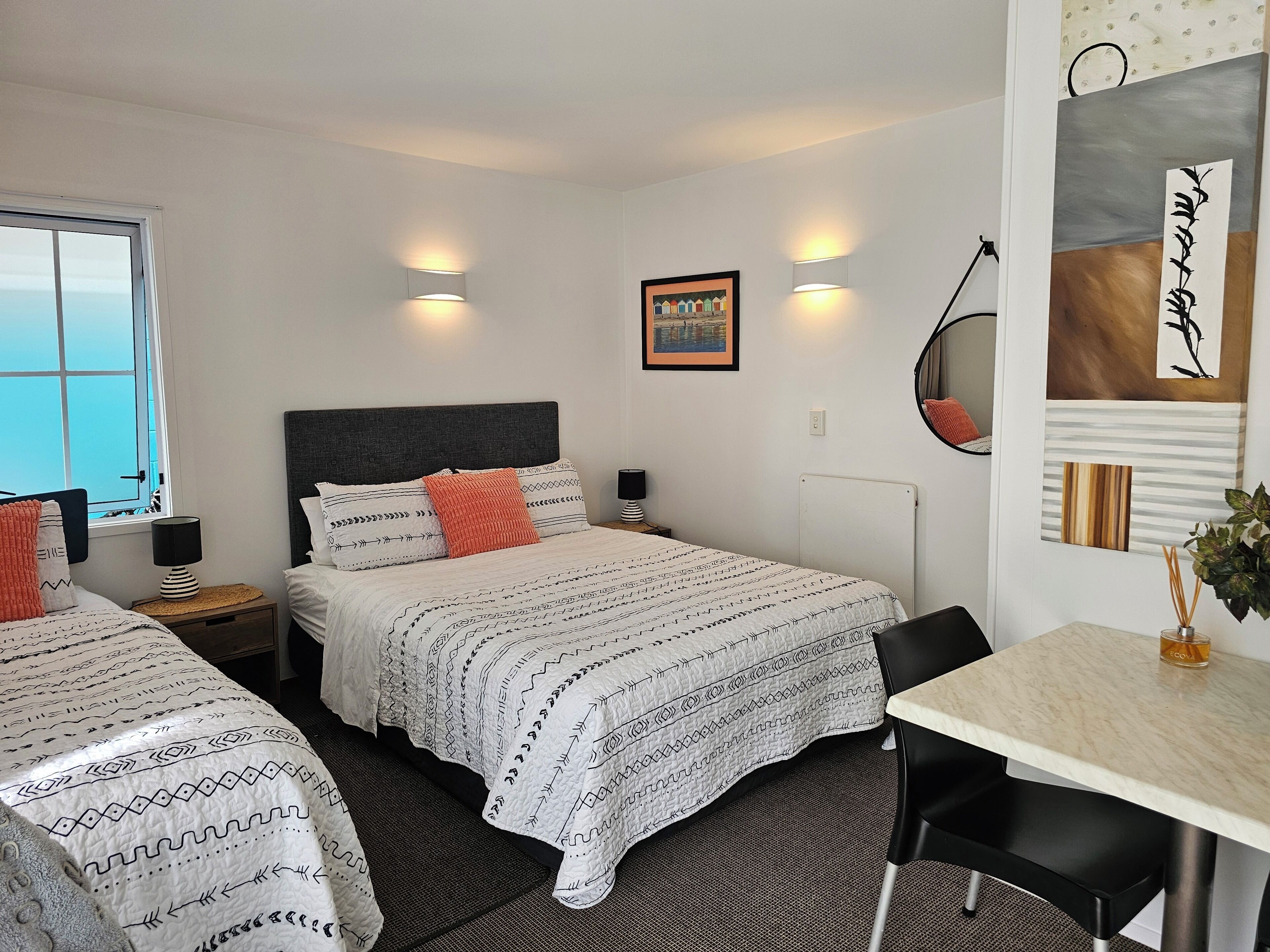 Twin kamer, 1 slaapkamer, en-suite badkamer | Luxe beddengoed, een laptopwerkplek, geluiddichte muren