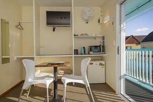 Queen Room with Free Netflix | Individually decorated, individually furnished, soundproofing