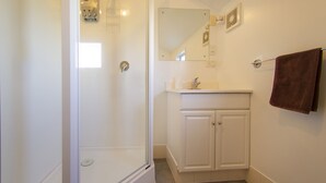 Studio, 1 queensize-seng, eget bad | Bad | Dusj, hårføner, såpe og sjampo