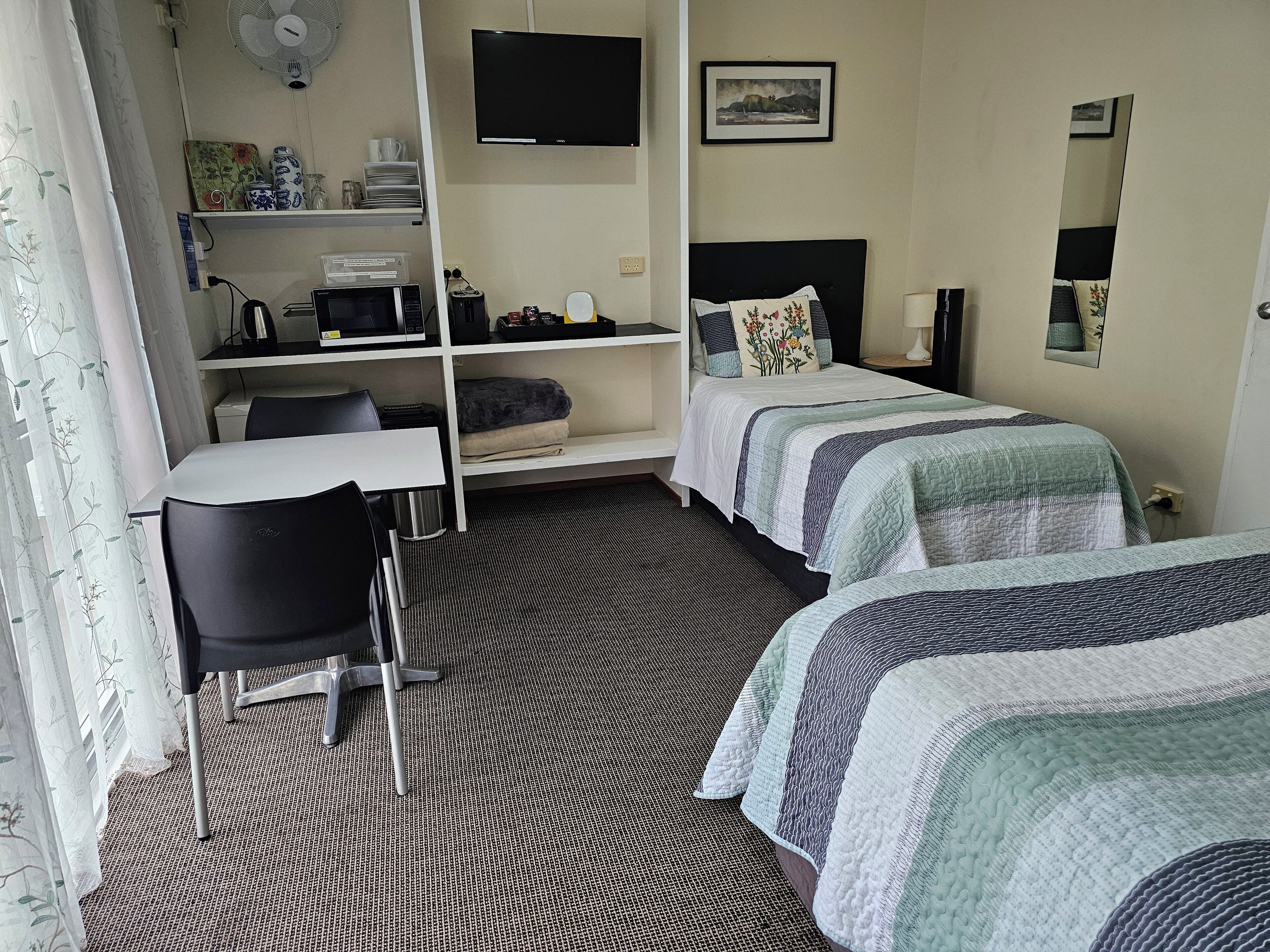 twin room with free netflix | 1 bedroom, individually decorated, individually furnished, soundproofing