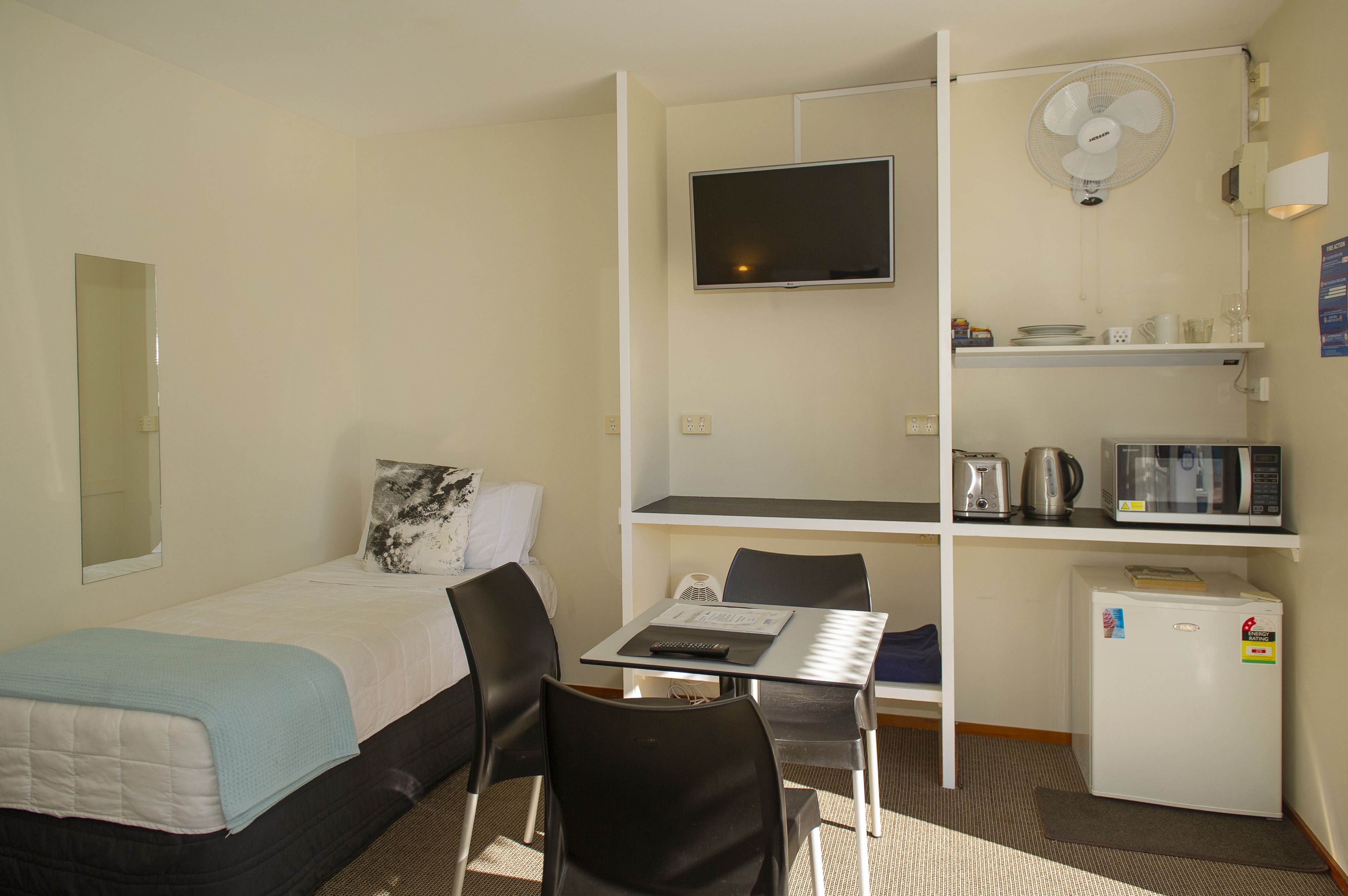 twin room with free netflix | 1 bedroom, individually decorated, individually furnished, soundproofing