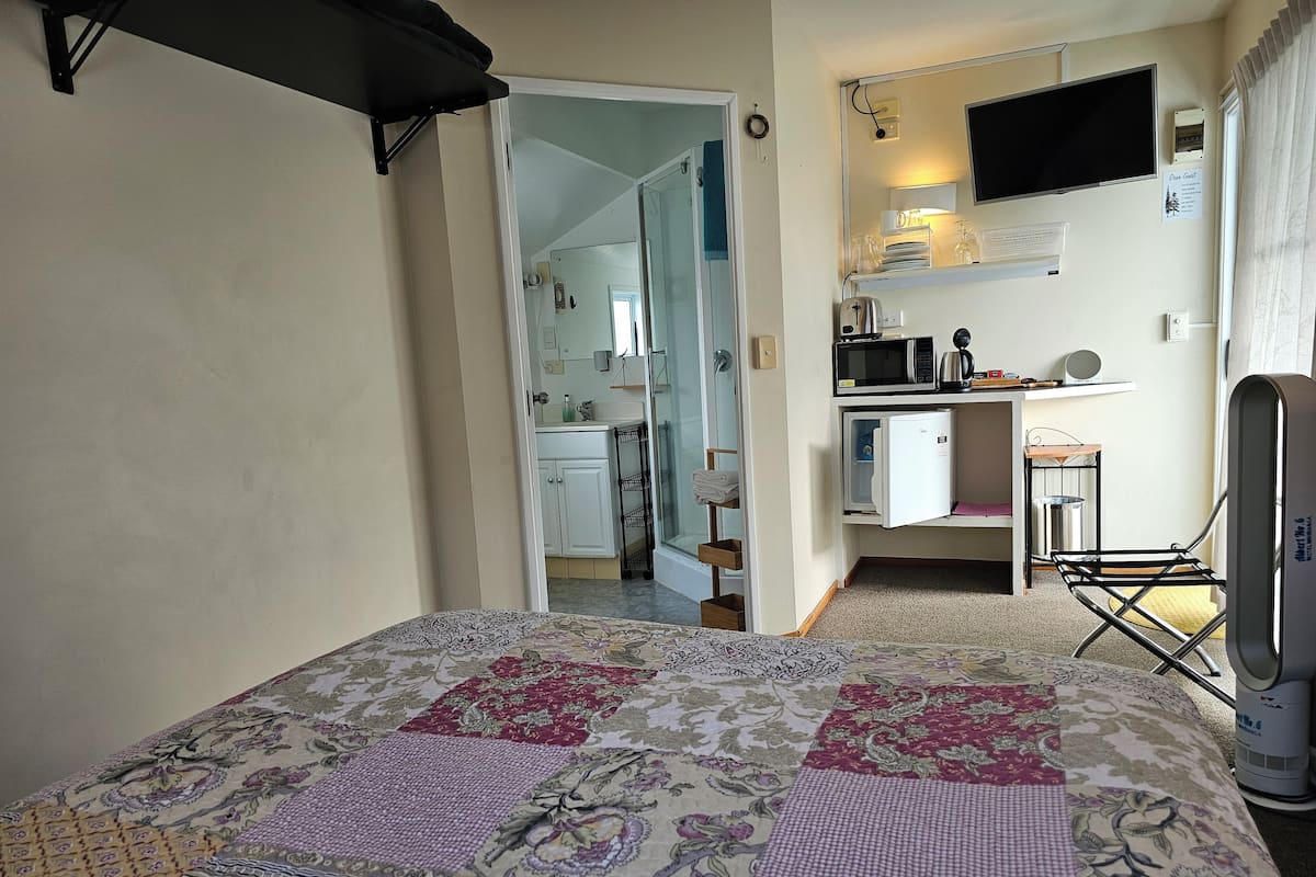 Economy Studio with Netflix | Individually decorated, individually furnished, soundproofing