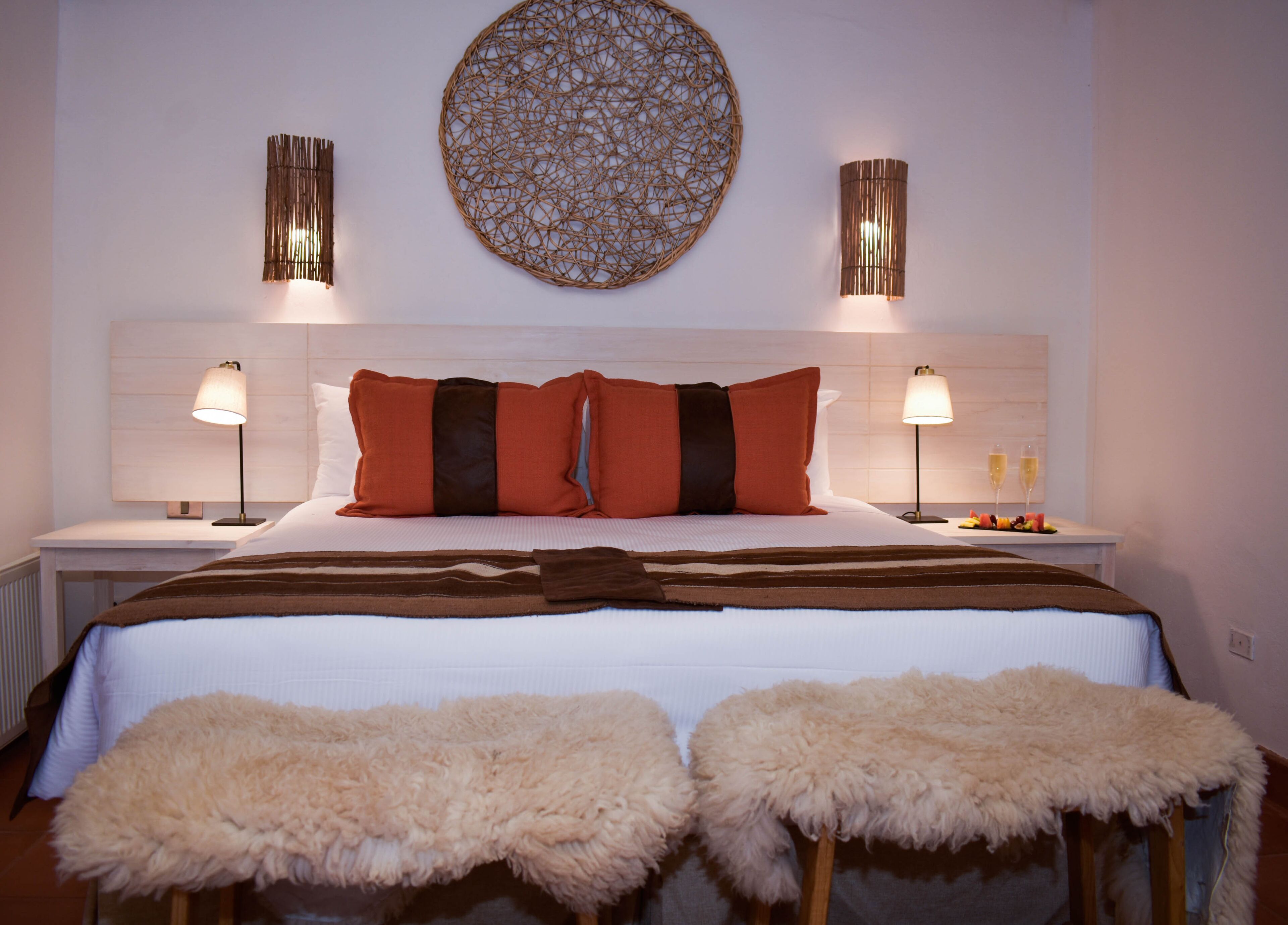 noi suite premium room | minibar, in-room safe, desk, blackout curtains