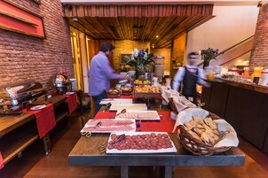 Free daily buffet breakfast