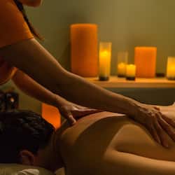 Salas de tratamiento para parejas, un sauna, baño turco
