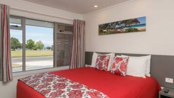 Apartemen, 1 kamar tidur | 1 kamar tidur, seprai premium, bantalan ekstra lembut, dan meja kerja