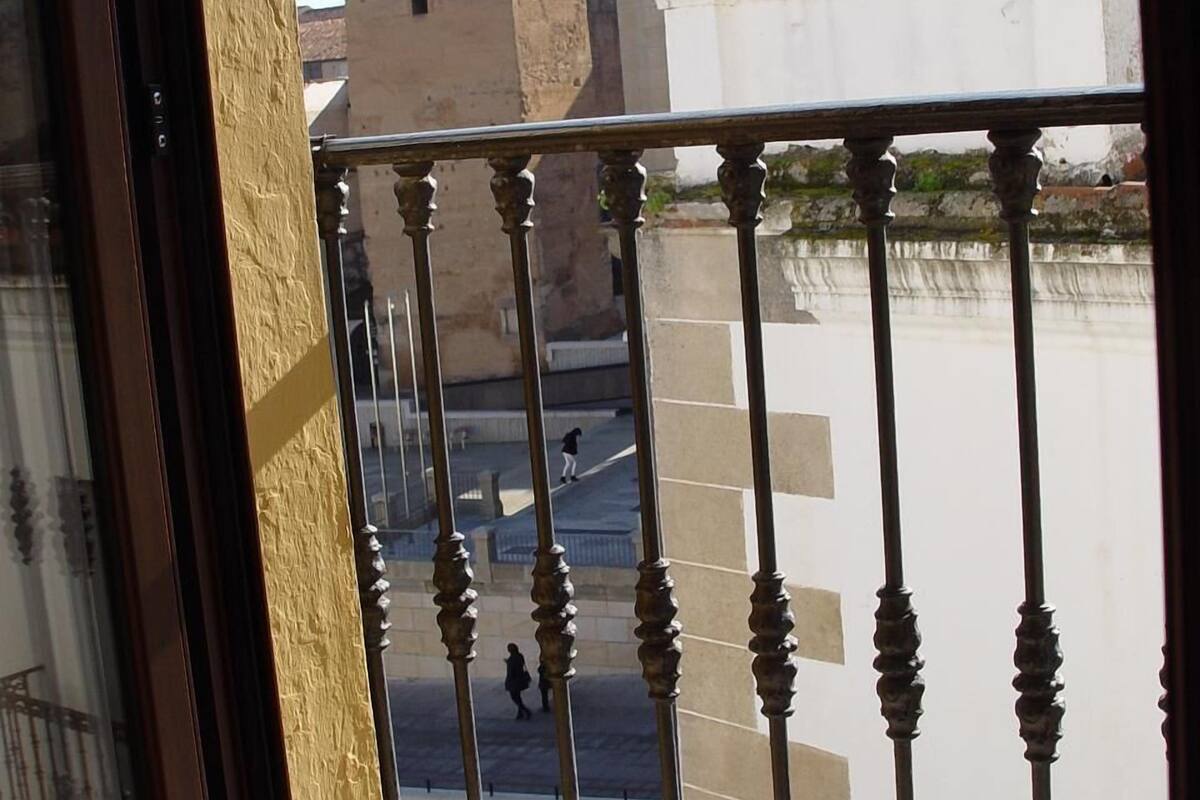 Double or Twin Room | Desk, free cribs/infant beds, rollaway beds, WiFi