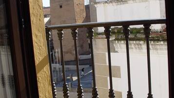 Desk, free cots/infant beds, rollaway beds, WiFi