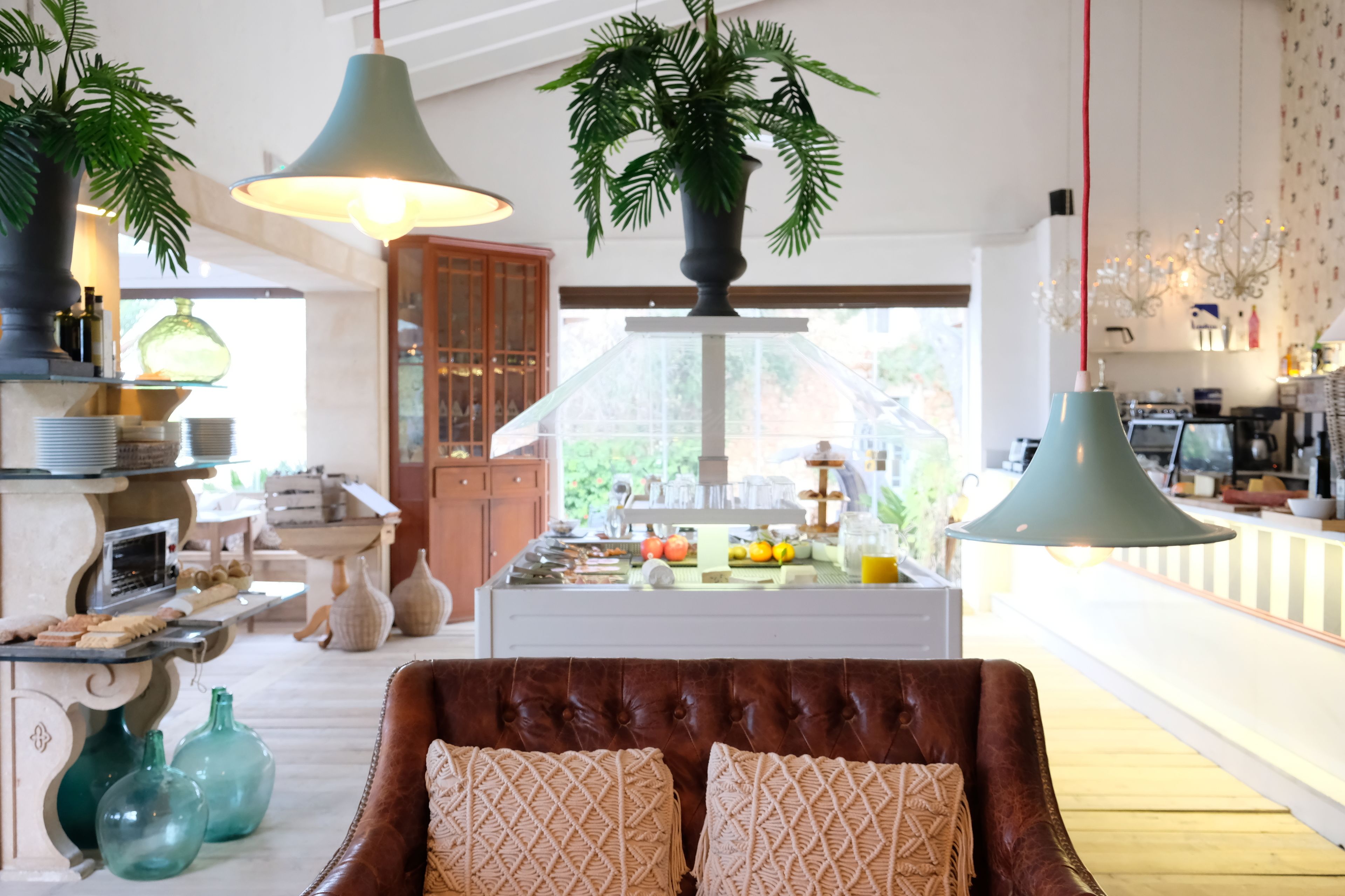 Desayuno buffet diario (EUR 14 por persona)