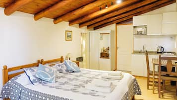 Cubrecamas, decoración personalizada y muebles diferentes