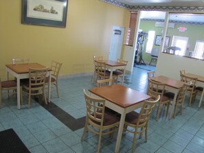 Free daily continental breakfast - Valley Inn Motel & Suites (Sudbury)