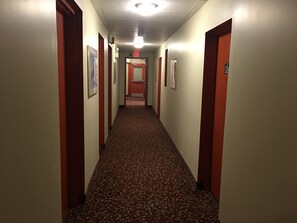 Hallway - Valley Inn Motel & Suites (Sudbury)