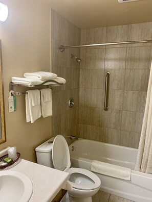 Superior Double Room, 2 Queen Beds | Bathroom | Rainfall showerhead, hair dryer, towels - Valley Inn Motel & Suites (Sudbury)