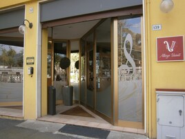 Entrada al alojamiento