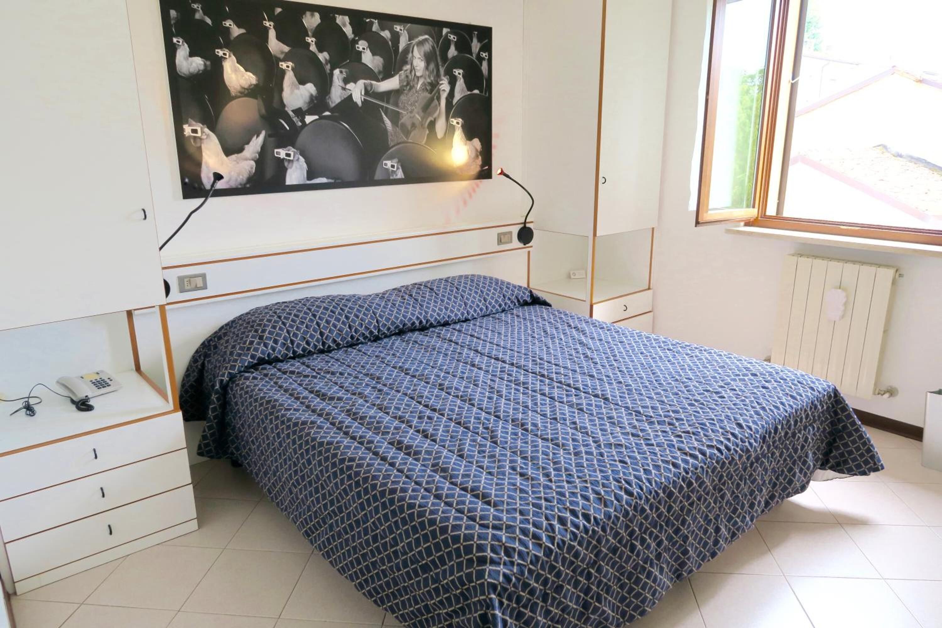 in-room safe, desk, laptop workspace, free wifi