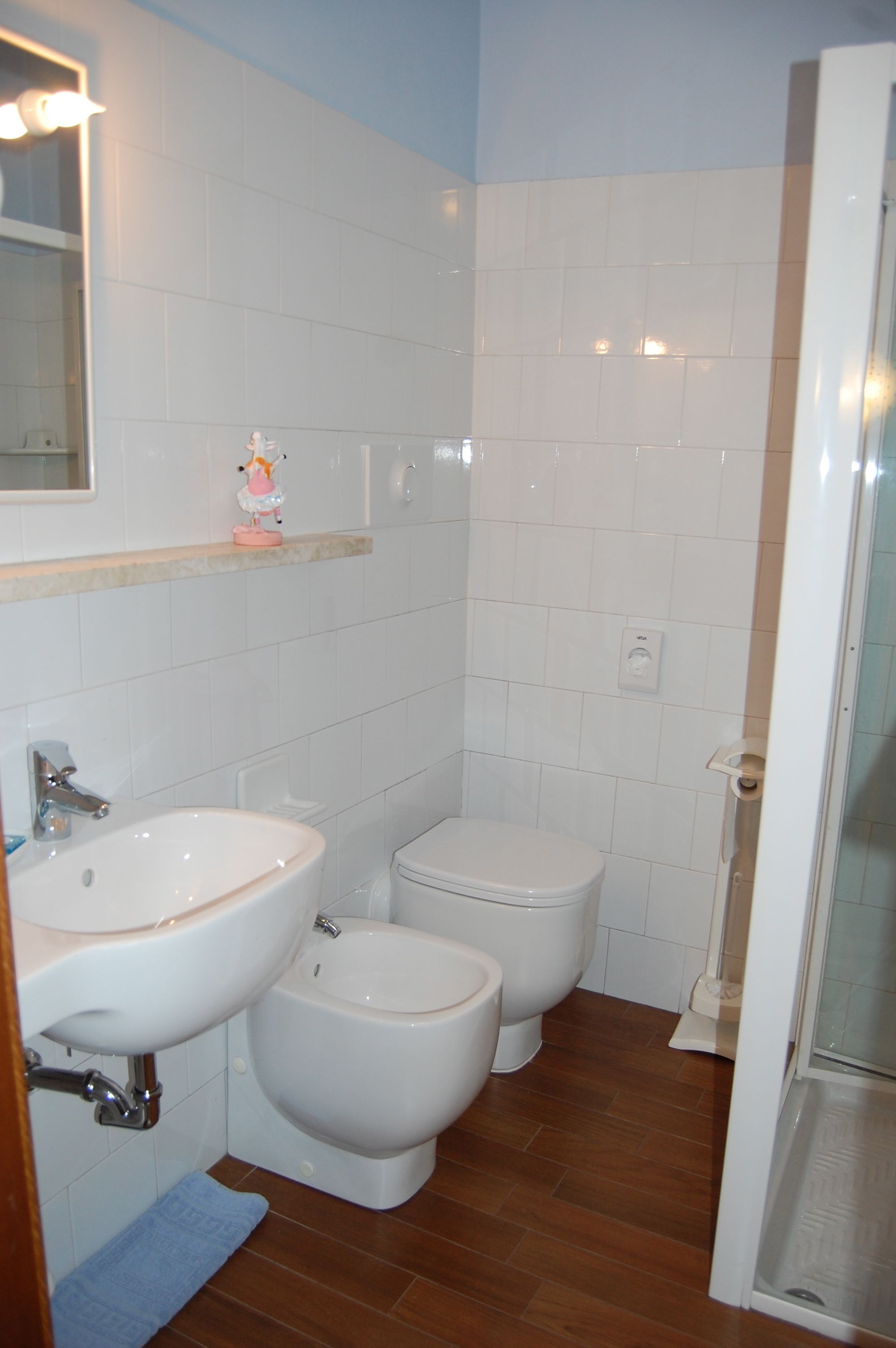 triple room | bathroom | shower, hair dryer, towels