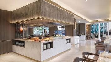 Der serveres morgenmad, frokost og aftensmad