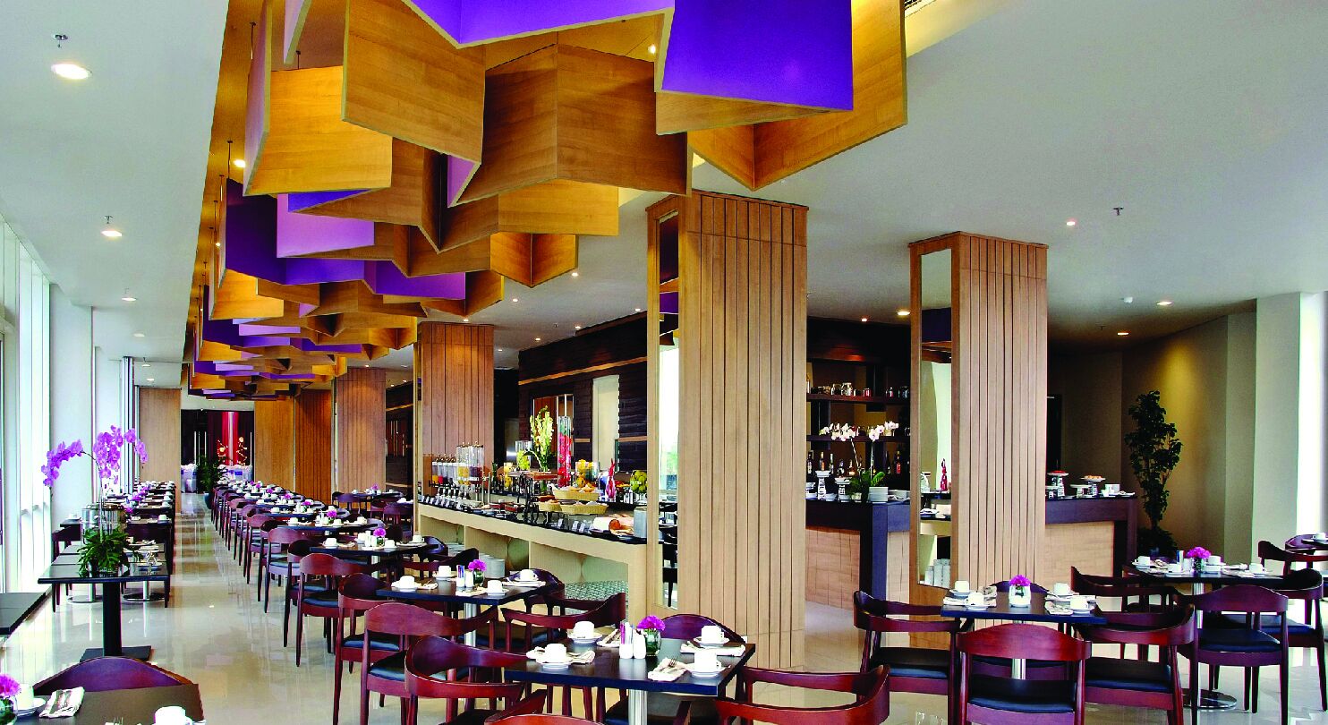 breakfast, lunch and dinner served