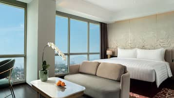 Junior Suite King Room | 1 bedroom, minibar, in-room safe, desk