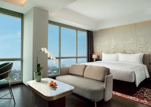 Junior Suite King Room | 1 bedroom, minibar, in-room safe, desk